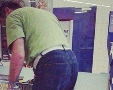 EVERYBODY went CRAZY! How could he WEAR that at the SUPERMARKET?! Viral Photo!