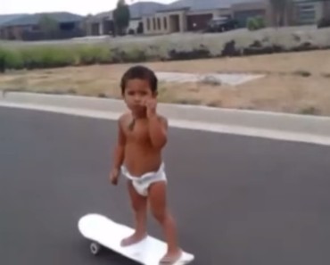 2 year old Australian can skate LIKE a PRO! Viral video