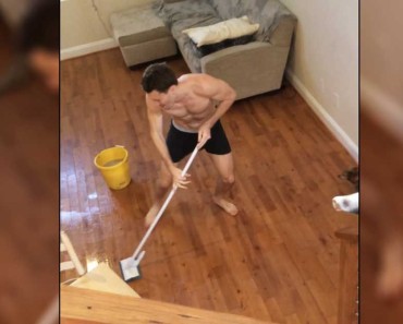 Man Catches His Roommate Dancing While Cleaning The Floors