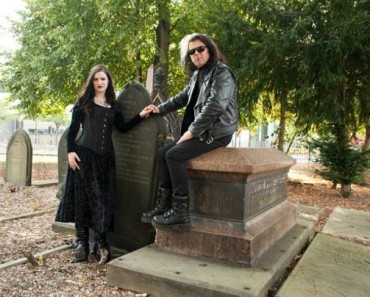 Modern Vampires! This Couple From Manchester Feeds On Human Blood!