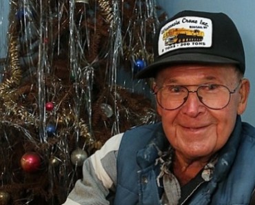 This Man Has Had The Same Christmas Tree For 40 Years! The Reason Why Will Bring You To Tears!