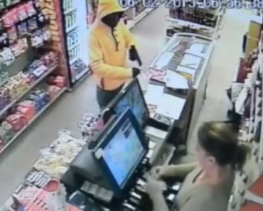Meet World’s Most Polite Thief! What Did He Say After Taking All The Money From The Cash Register