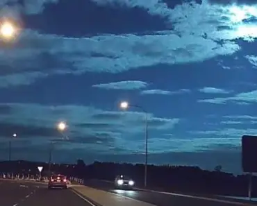 Blinding Explosion Lights Up New Zeeland Sky! Viral Video