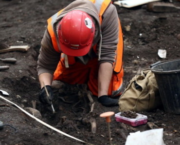 Archaeologists Discover 1,000-Year-Old Mummified BABY at Historic Site in Peru!