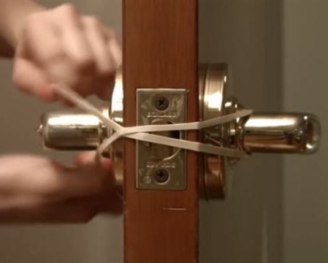 She Stretches This Rubber Band around Her Doorknob for One Clever Reason