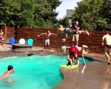 Crazy 11-Man Pool Dunk Will Blow Your Mind!