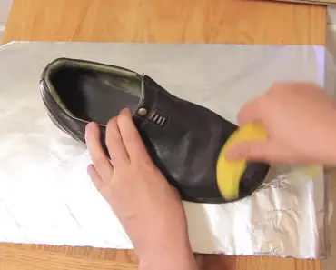 He Grabbed A Banana And Within Seconds His Shoe Was Fully Transformed… WOW!
