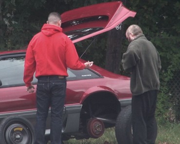 Everyone Ignored Him When His Car Broke Down. You Won’t Believe Who Was The First To Stop