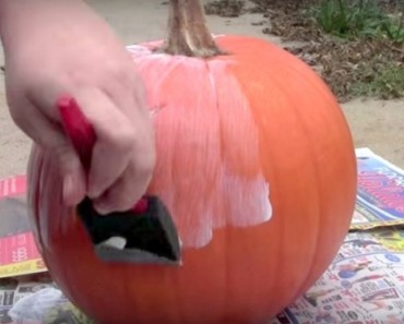 She Coats A Pumpkin With Glue – Her Next Step Turns It Into A Dazzling Piece Of Art