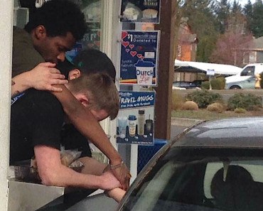 Photo Capturing Dutch Bros. Employees’ Act Of Kindness Is Going Viral