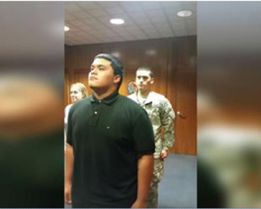 Amazing Soldier Decided To Surprise His Twin Brother As He’s Sworn Into The Army