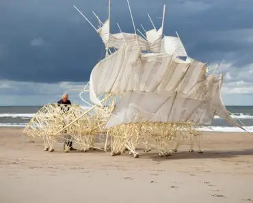 Majestic Sculptures Beasts Move with the Wind