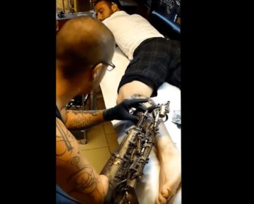 Tattoo Artist Has A Specially Designed Prosthetic Arm Just For Inking People