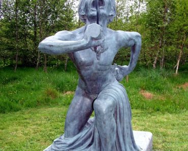 This Creepy Park In Ireland Has Some Of The Most Disturbing And Chilling Statues On Earth