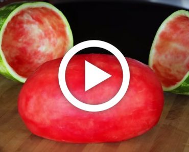 Master chef shares the best way to cut watermelon. I’m doing this from now on!