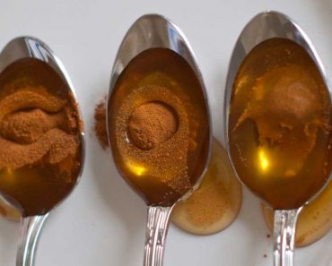 Mix cinnamon and honey. Then enjoy a home remedy that stuns even doctors