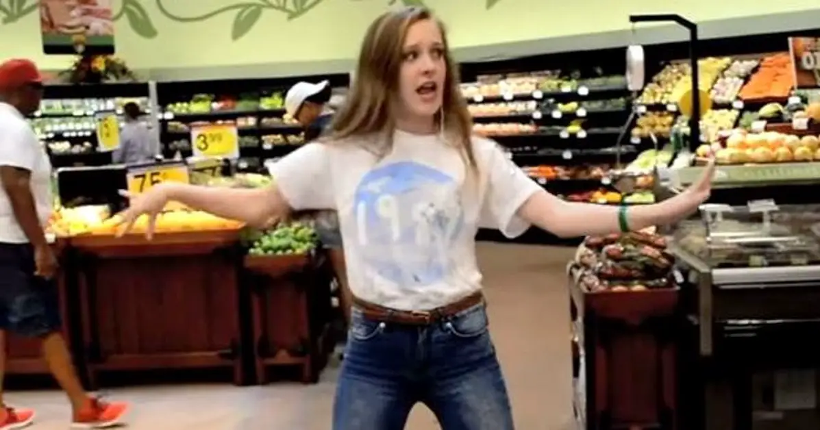 Teen Dances in Grocery Store Like Nobody’s Watching, End Result Is Brightening Everyone’s Day