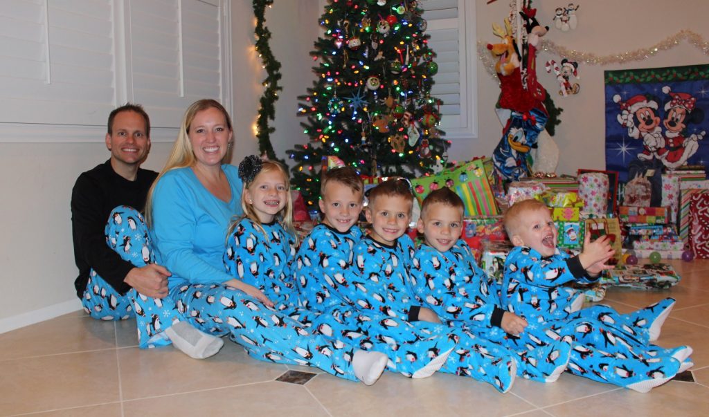 A lovely family shows us how they spent 24 hours with 5 kids on Christmas Day